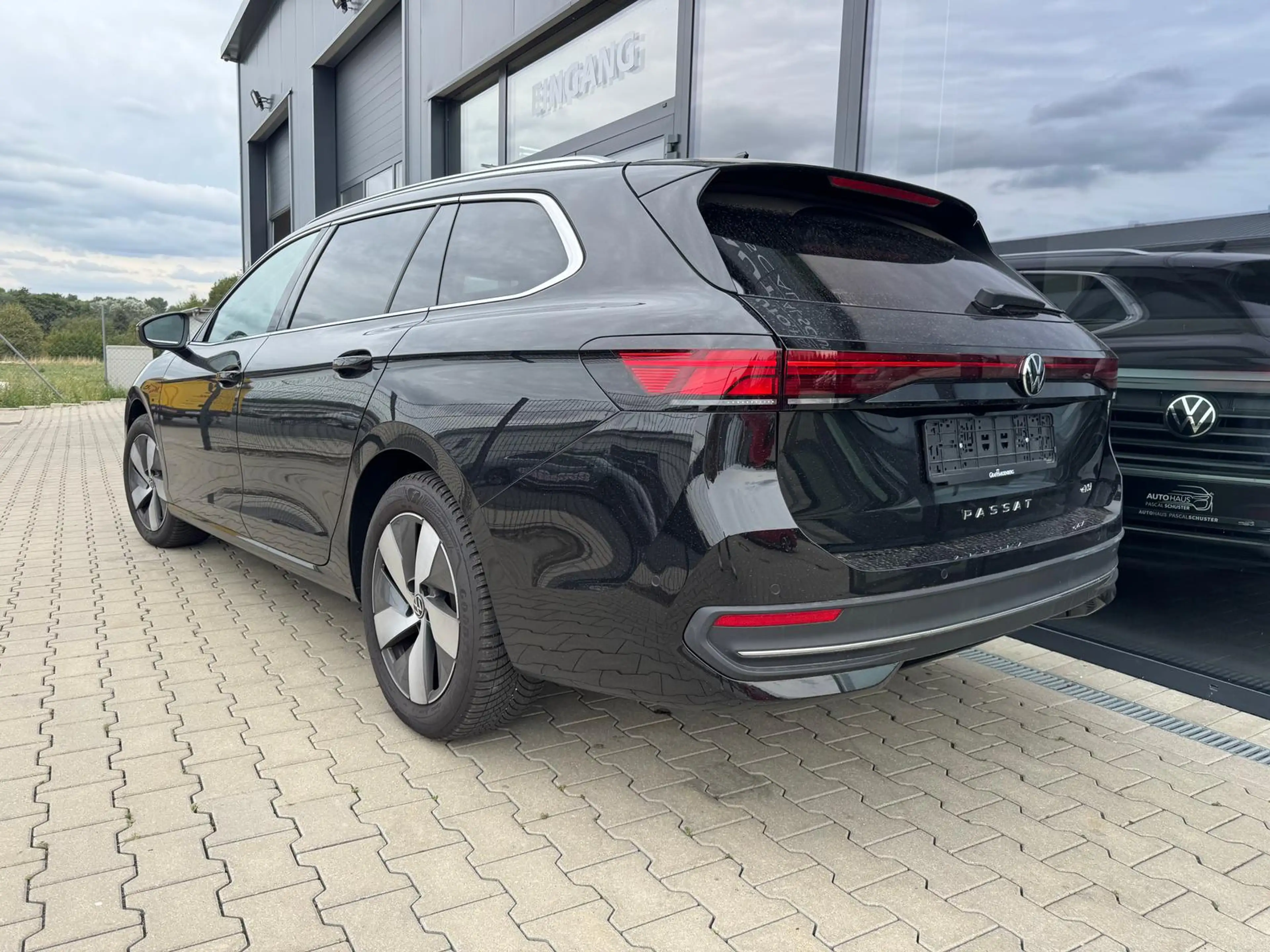 Volkswagen Passat Variant 1.5 eTSI/LED/AHK/360 KAM/LEDER/ — photo 2