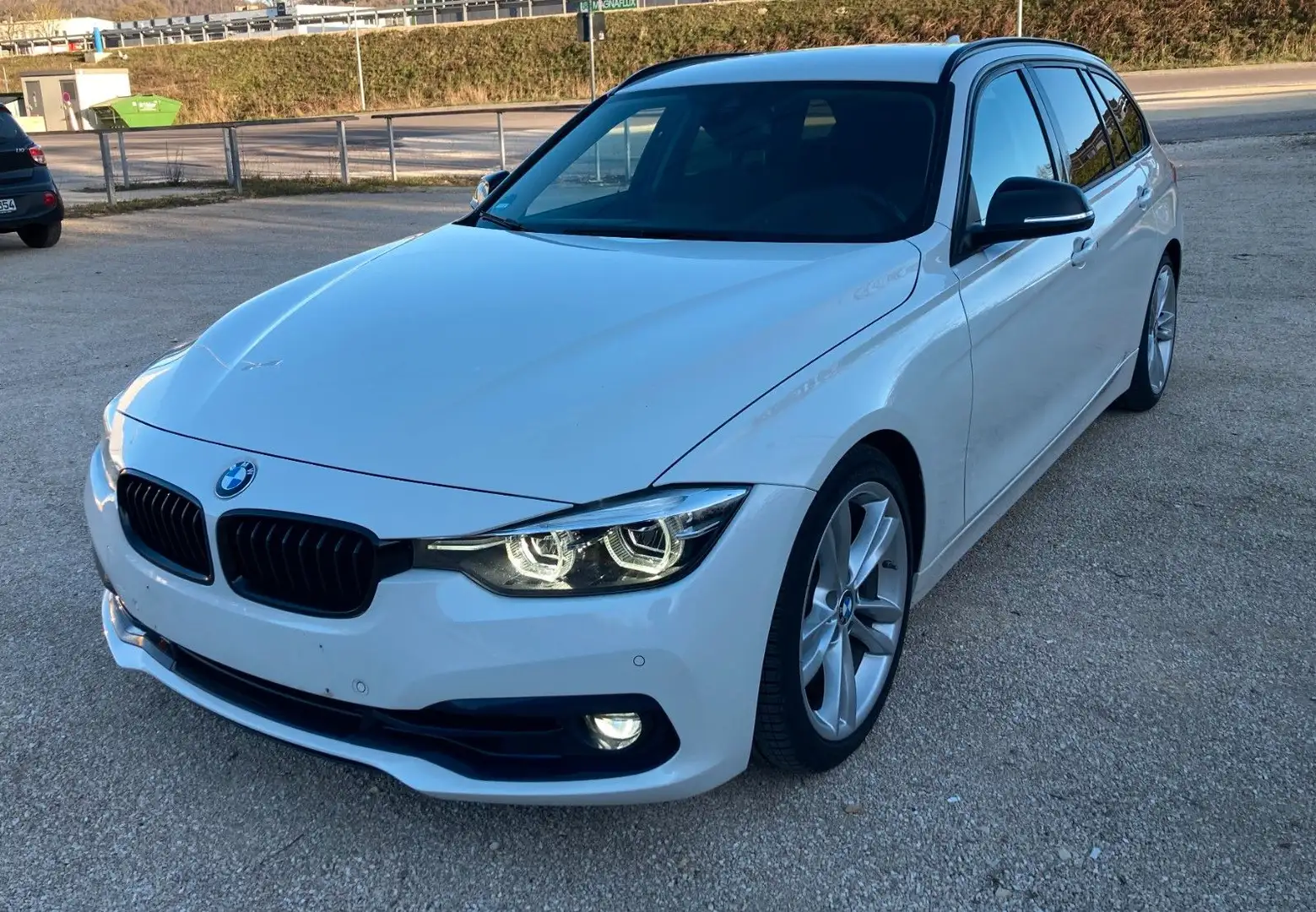BMW 330 i xDrive Touring Sport Line Shado Fehér - 1