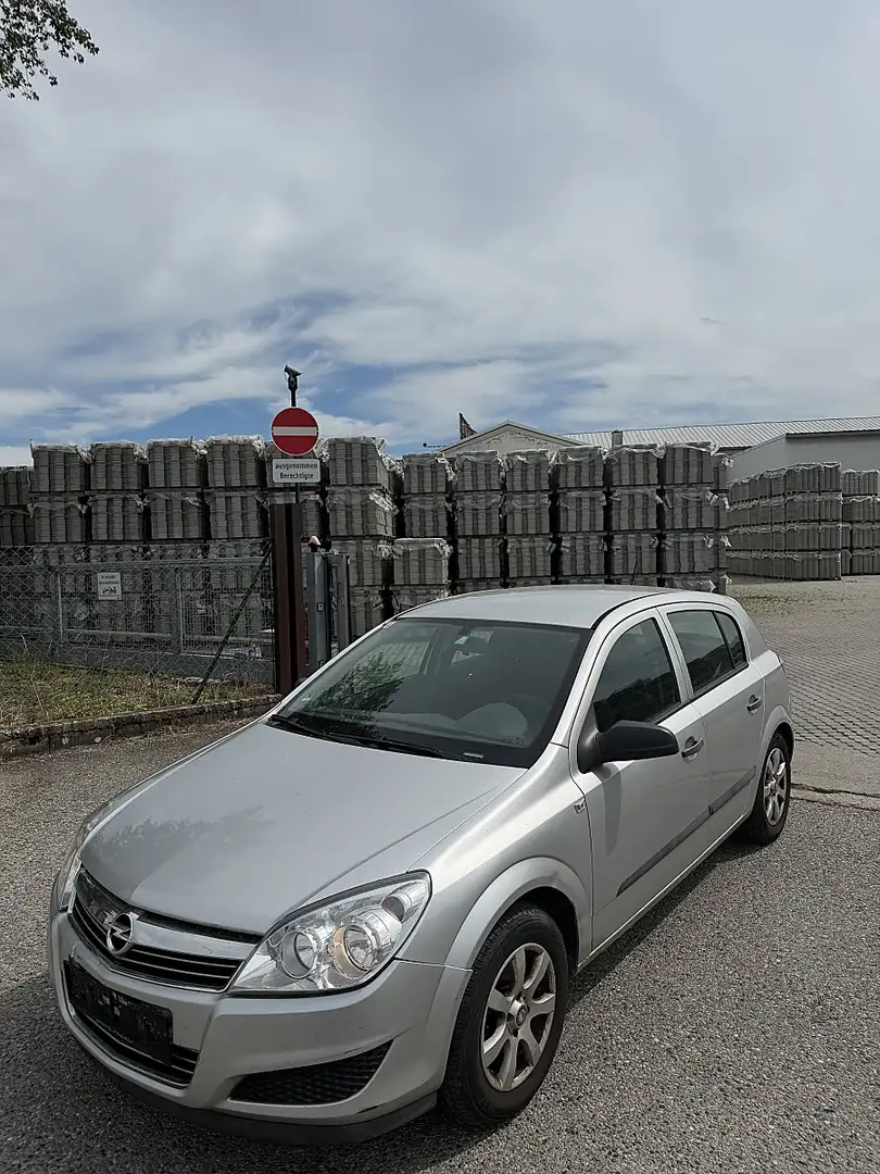 Opel Astra 1,4 Grau - 1