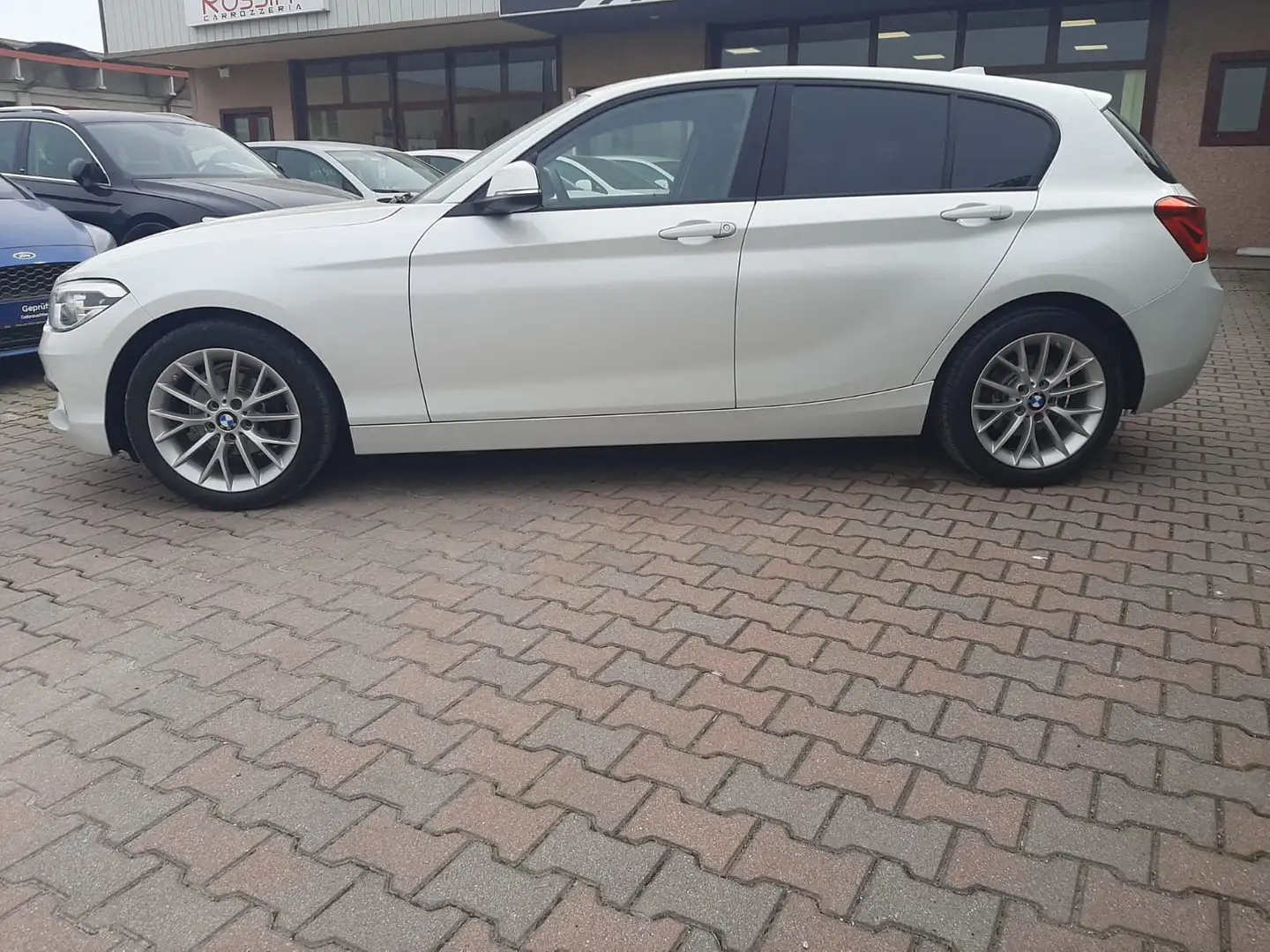 BMW 116 i Advantage 5p VARI COLORI Bianco - 2