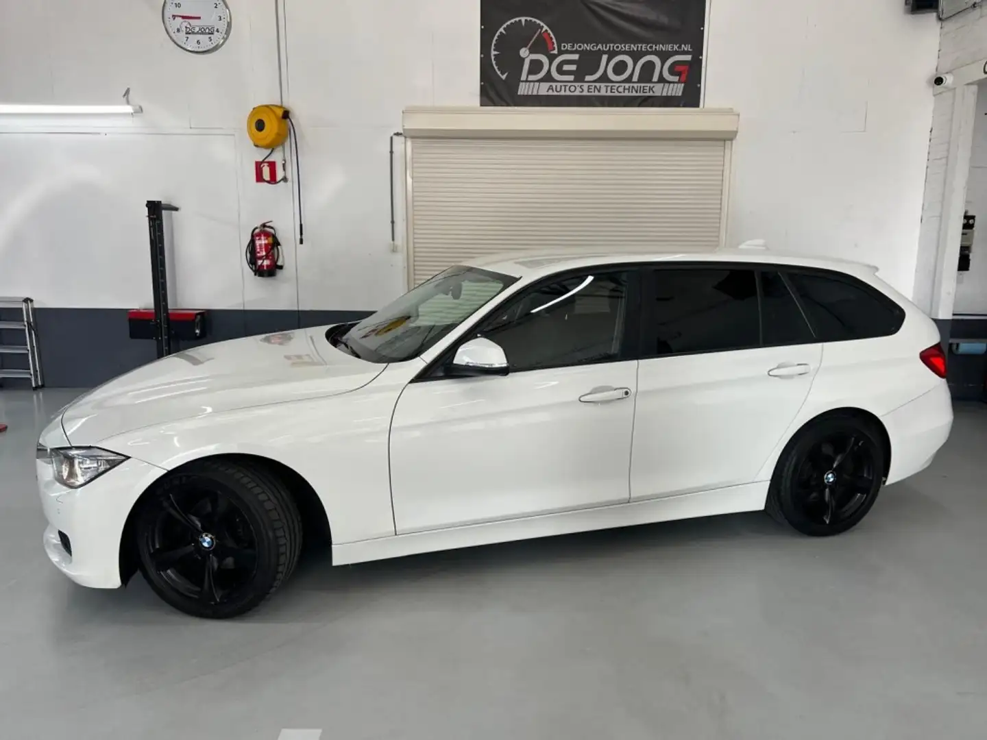 BMW 316 316I HIGH EXECUTIVE, PDC, Stoelverw., LED, NAVI, C Bílá - 2