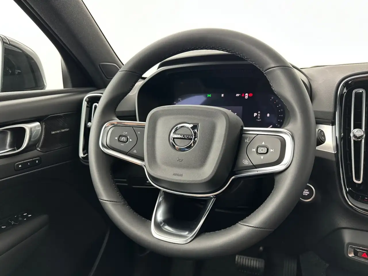 Volvo XC40 2026 — фото 23