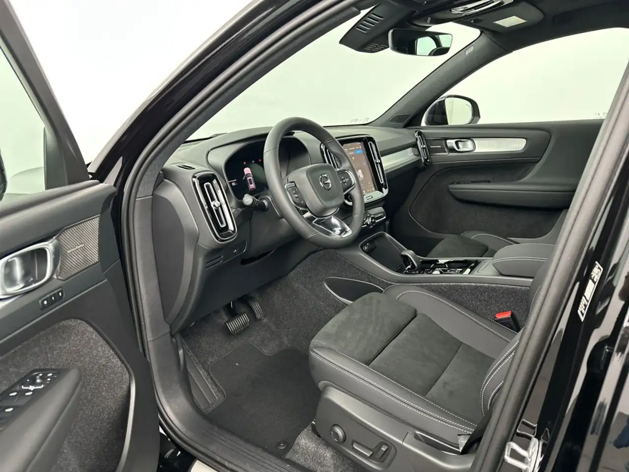 Volvo XC40 2026 — фото 16