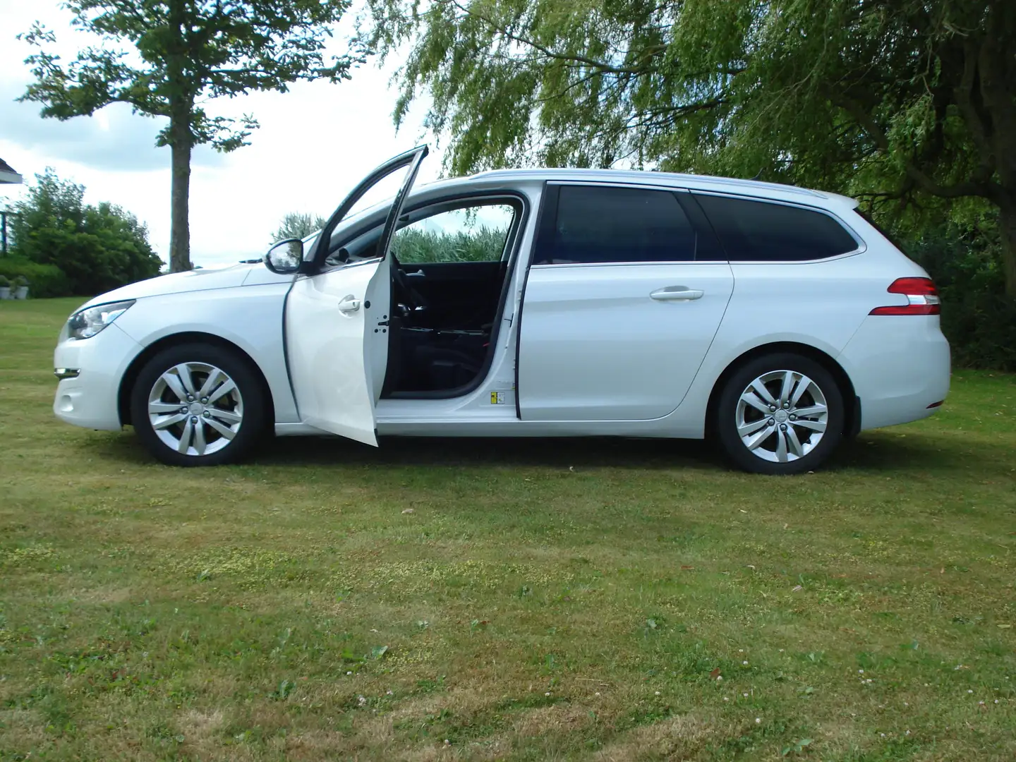 Peugeot 308 1.2 e-THP Blue L. Ex Wit - 2