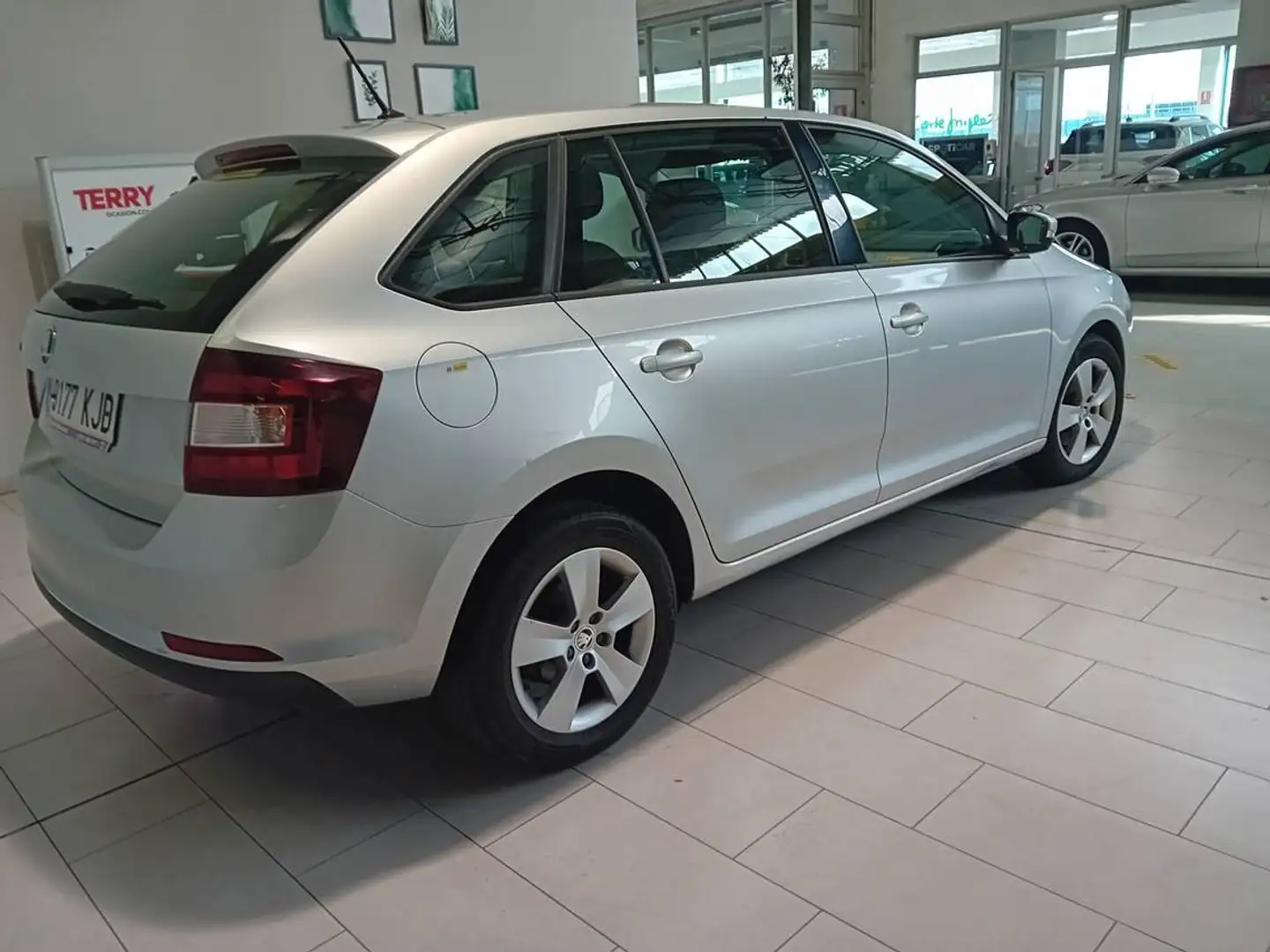 Skoda Rapid/Spaceback 1.4 TSI Ambition DSG Gris - 2