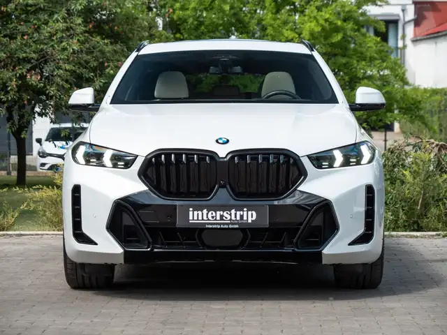 BMW X6 view 2