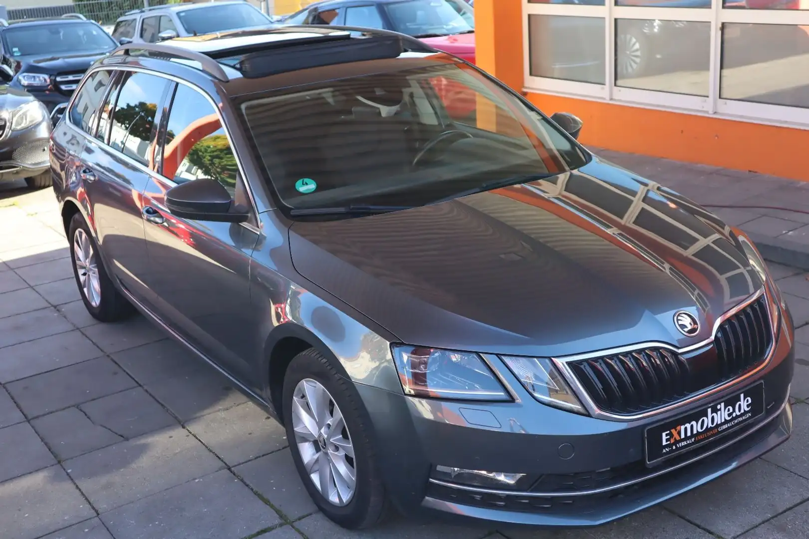 Skoda Octavia OCTAVIA COMBI* STYLE 4X4* DSG* PANORAMA* ACC* Gris - 2