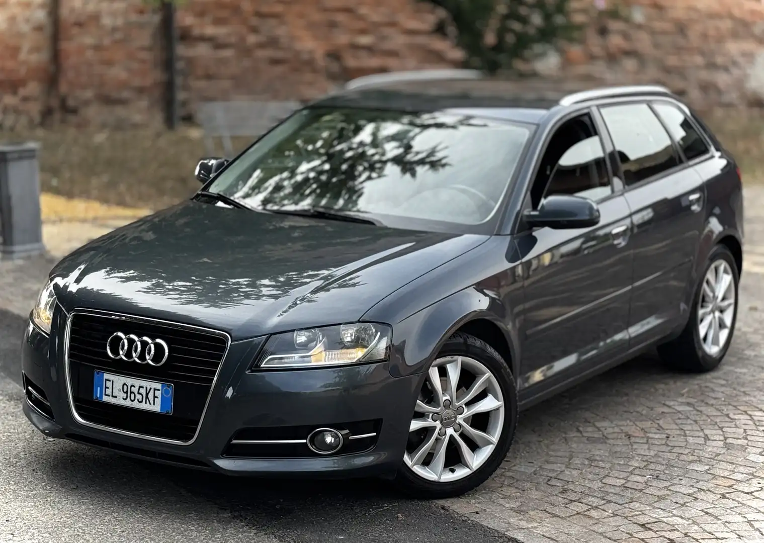 Audi A3 2.0 TDI Sportback DPF Ambiente - 1