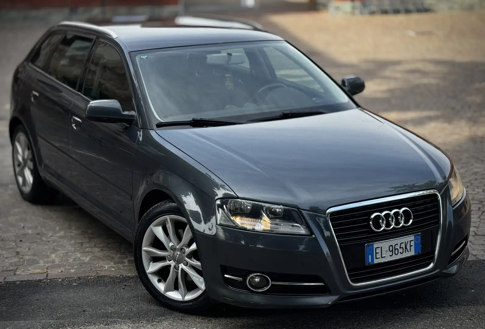 Audi A3 2.0 TDI Sportback DPF Ambiente - 2