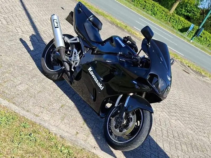 Kawasaki Ninja ZX-7R - foto 5