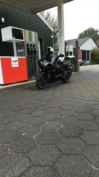 Kawasaki Ninja ZX-7R - foto 4