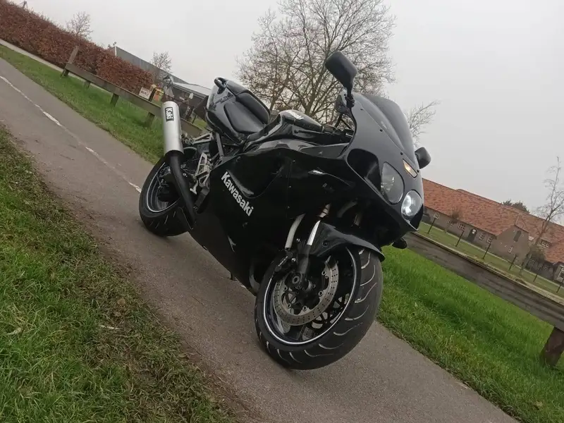 Kawasaki Ninja ZX-7R - foto 2
