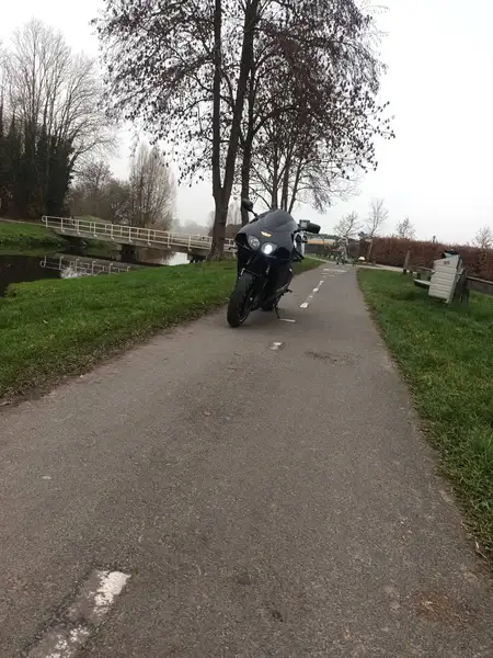 Kawasaki Ninja ZX-7R - foto 3