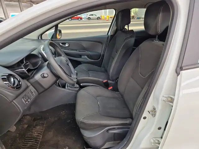 Renault Clio view 15