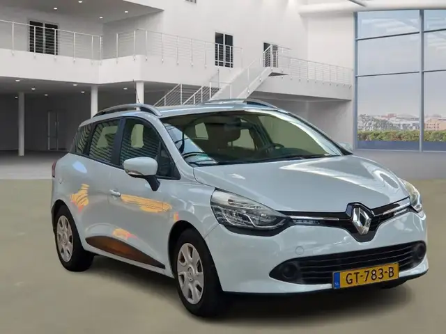 Renault Clio view 2