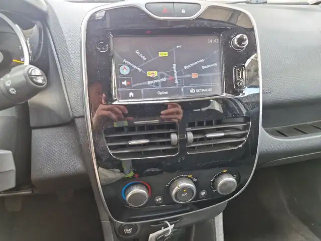 Renault Clio view 12
