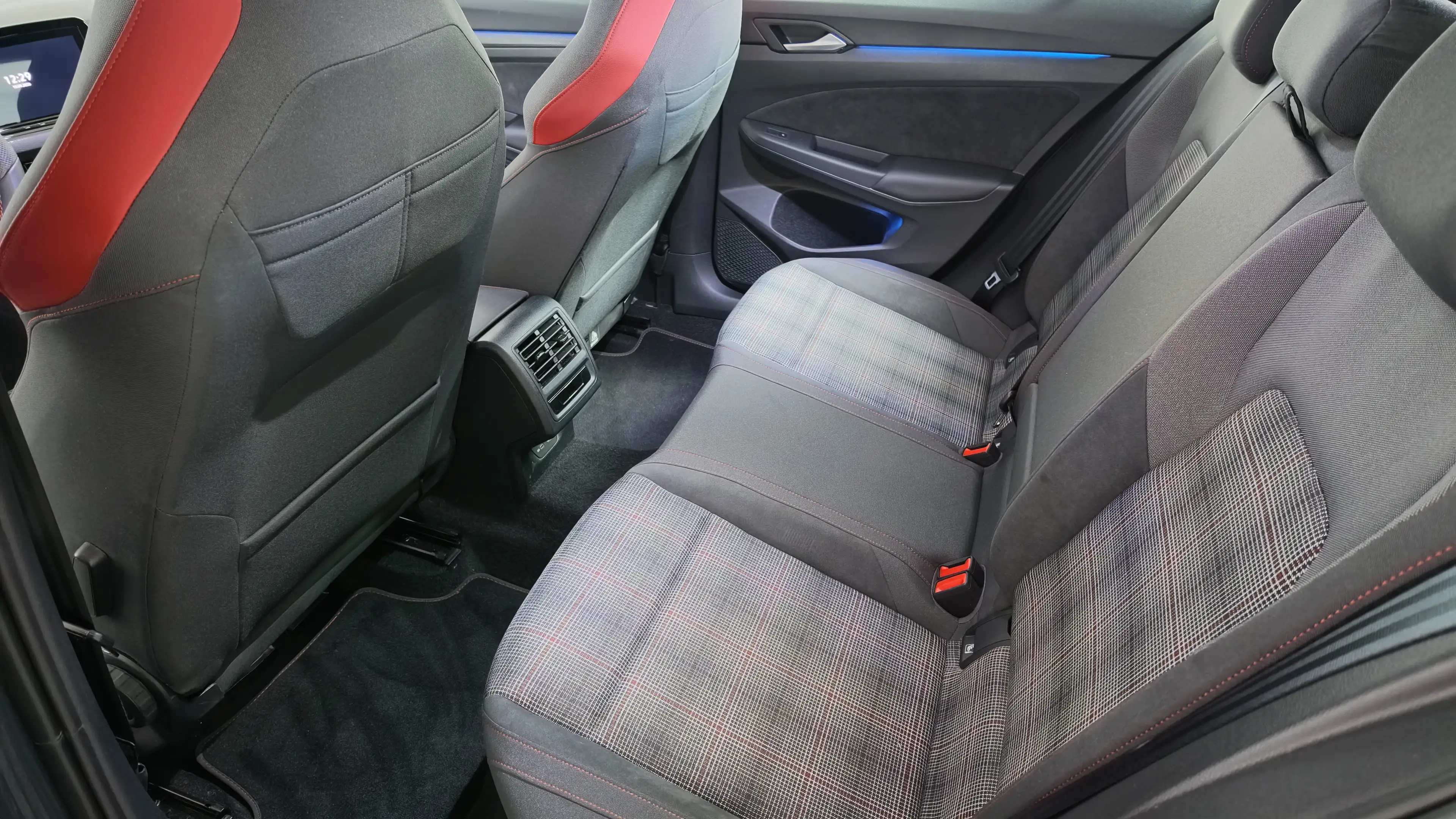 Volkswagen Golf GTI Golf 2.0 TSI GTI OPF DSG/ WEINIG KM/ 2024/ NIEUWSTAAT — photo 14