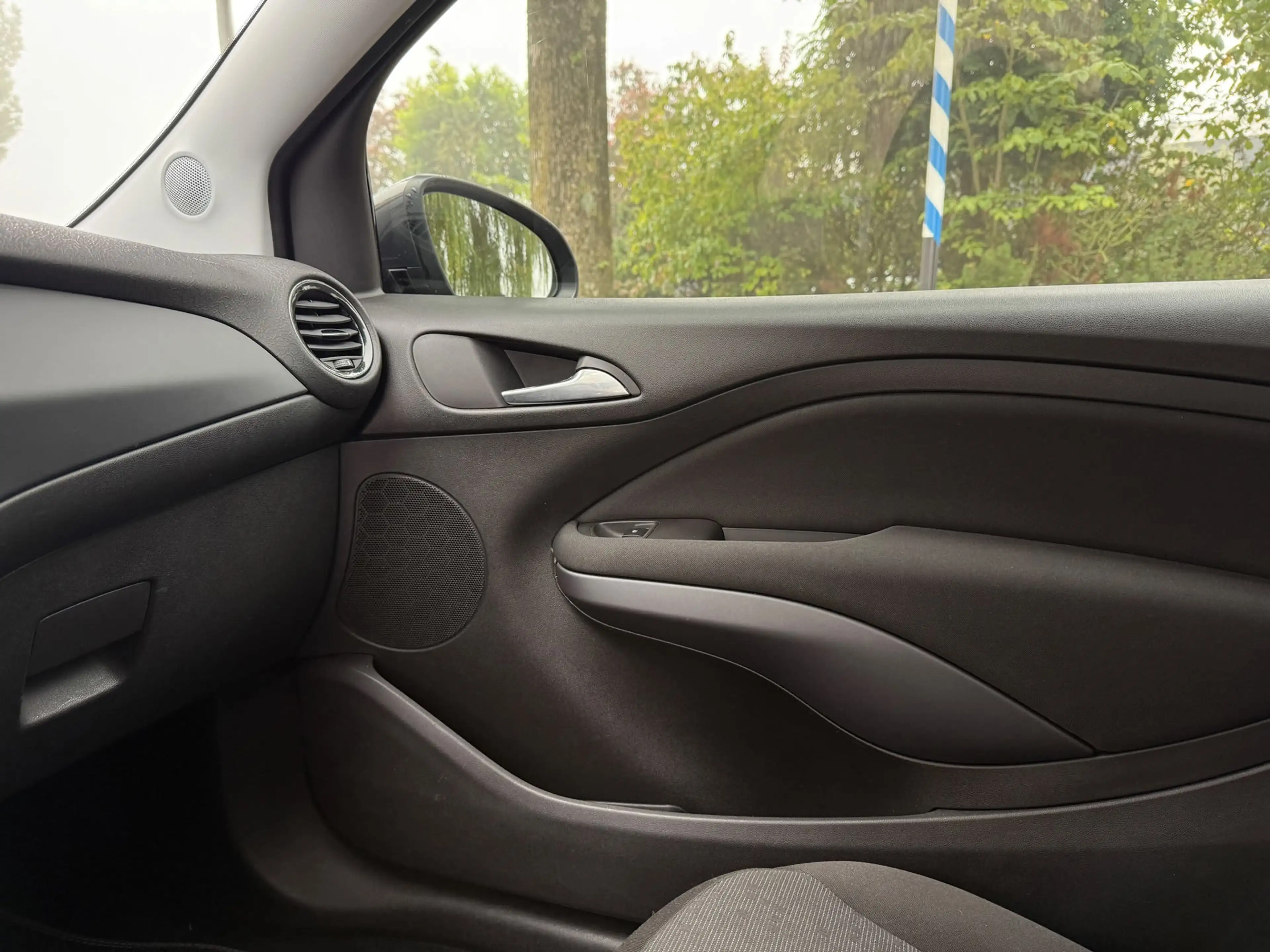Opel Adam 1.2 — photo 14