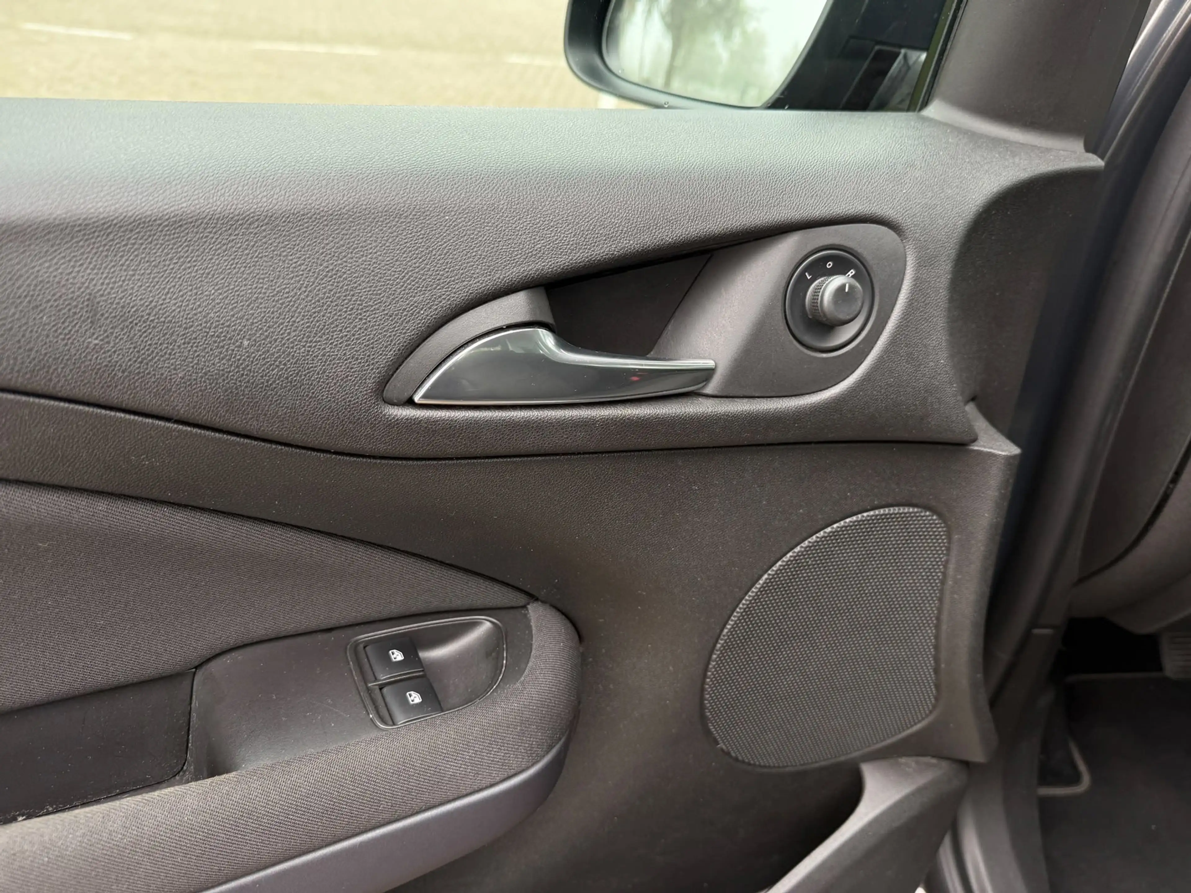 Opel Adam 1.2 — photo 15