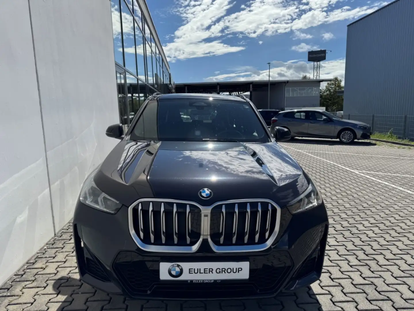 BMW X1 sDrive20iA M Sport AHK Aktivsitz Memory H/K DA+ ad Schwarz - 2