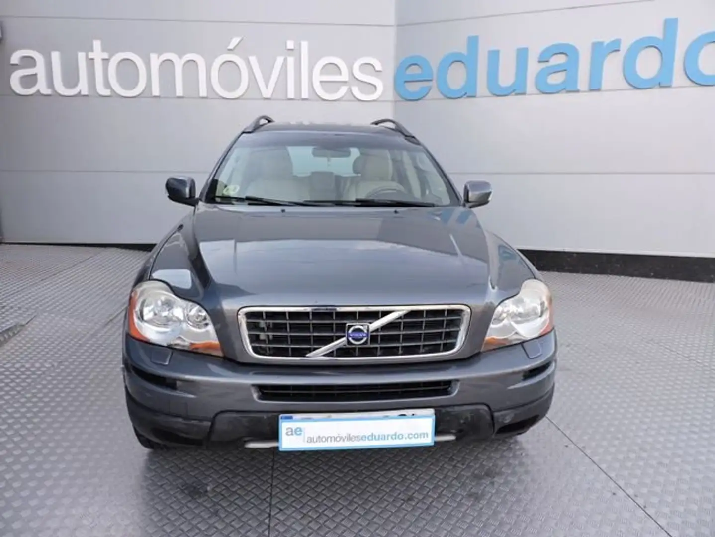 Volvo XC90 D5 Momentum Aut. (7 plazas) Gris - 2