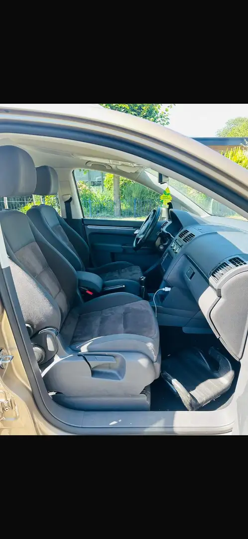 Volkswagen Touran 1.2 TSI Trendl.BM 7p Grijs - 2