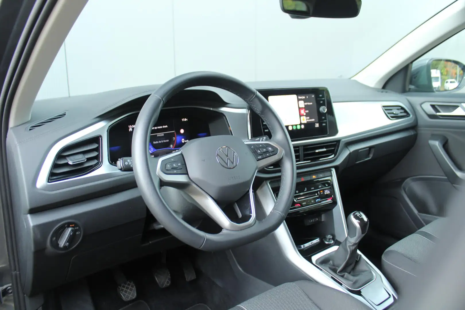 Volkswagen T-Roc 1.0 TSI 115pk Life | Apple Carplay/Android Auto | Gris - 2