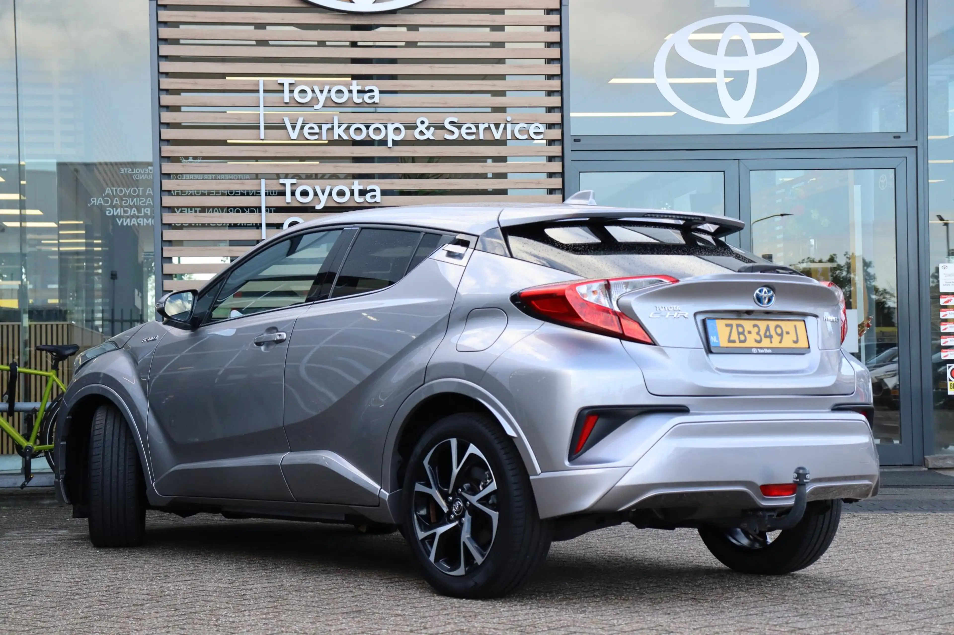 Toyota C-HR 1.8 Hybrid Dynamic — photo 8