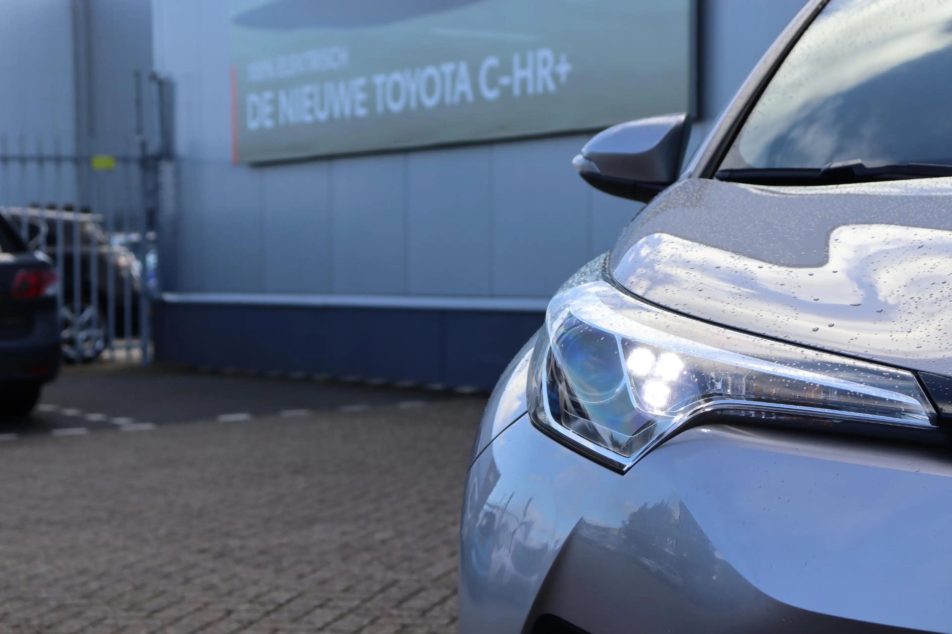 Toyota C-HR 1.8 Hybrid Dynamic — photo 11