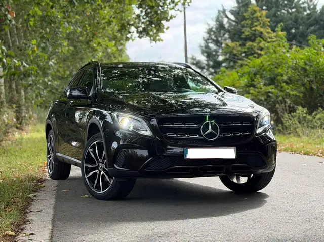 Mercedes-Benz GLA 180 AMG Line-Cuir Blanc-Toit Pano-Caméra