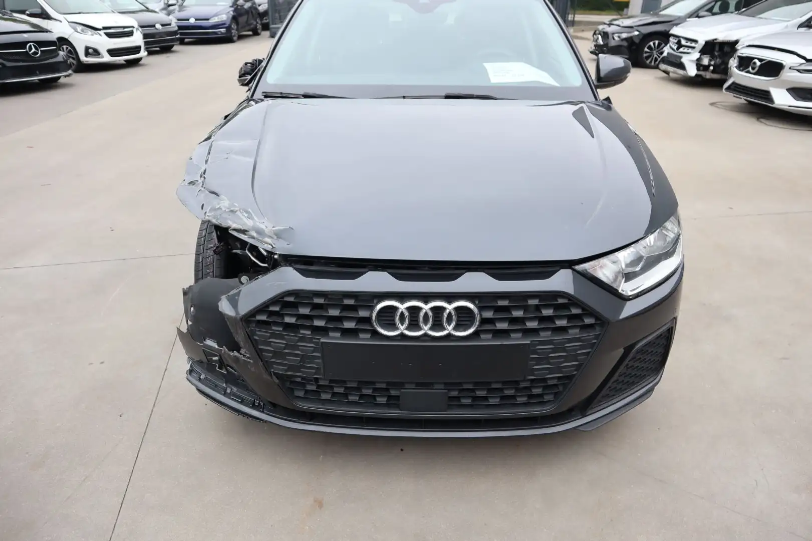 Audi A1 1.0 Benz Negro - 2