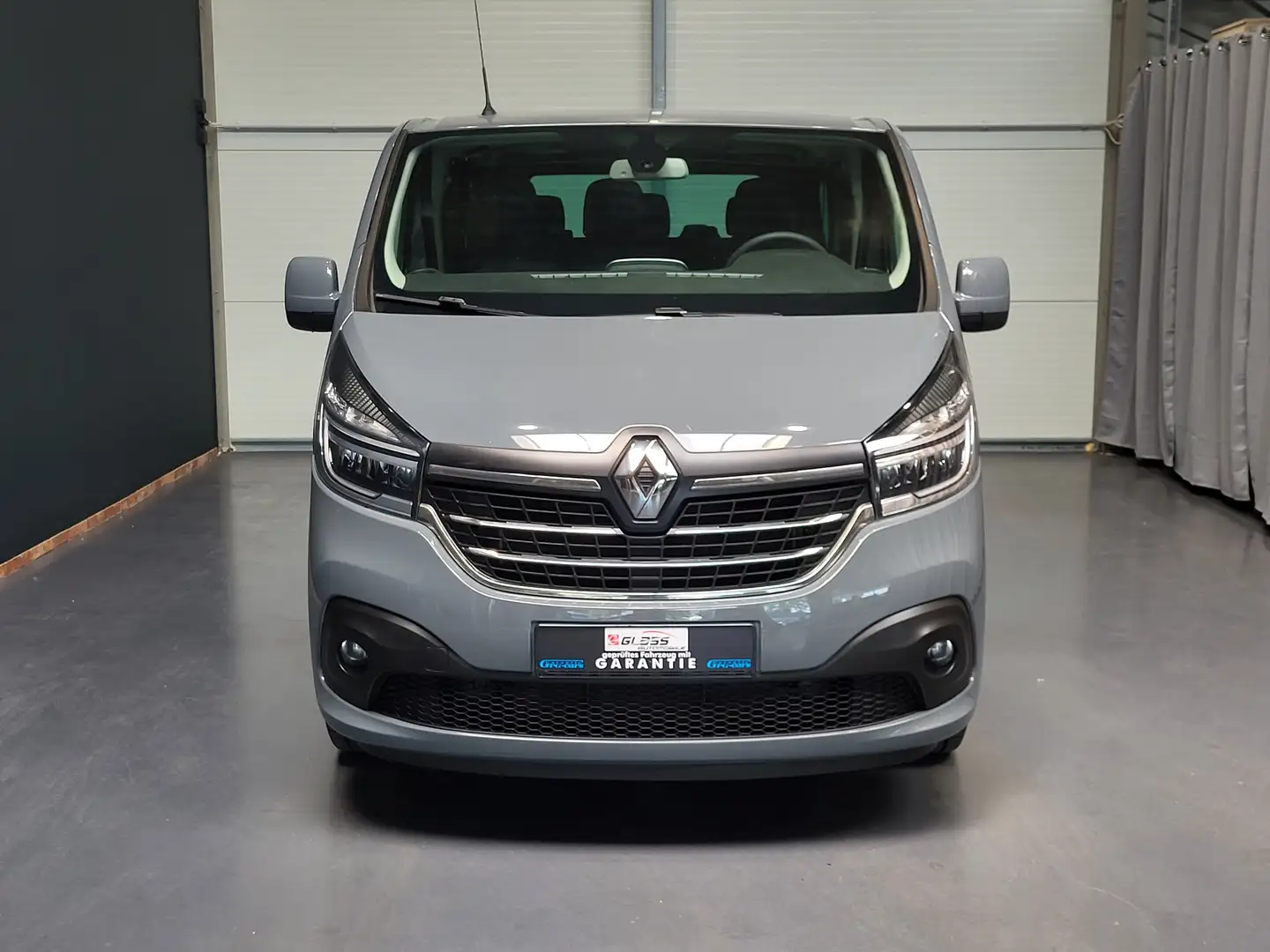 Renault Trafic 2.0 dCi L1H1 Life *Navi| AHK| 9 Sitze* Grau - 2