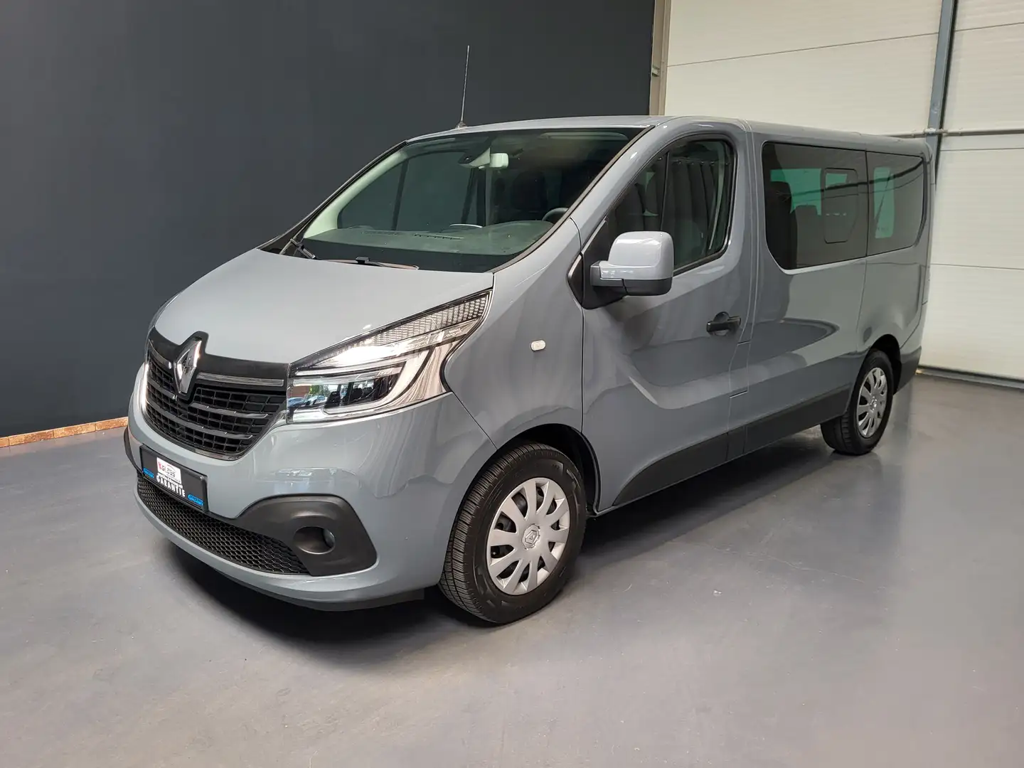 Renault Trafic 2.0 dCi L1H1 Life *Navi| AHK| 9 Sitze* Grau - 1