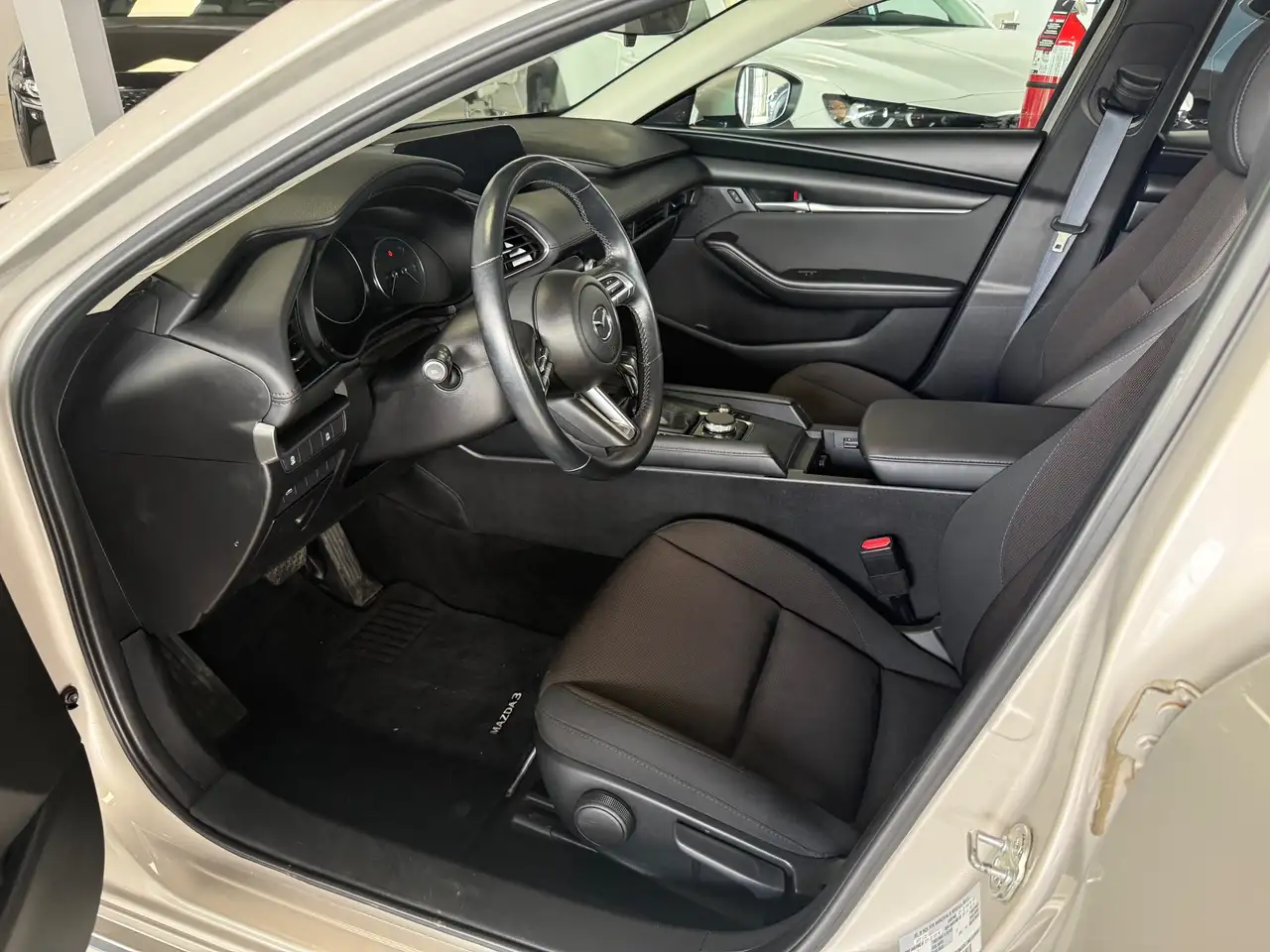 Mazda 3 снимка Mazda 3