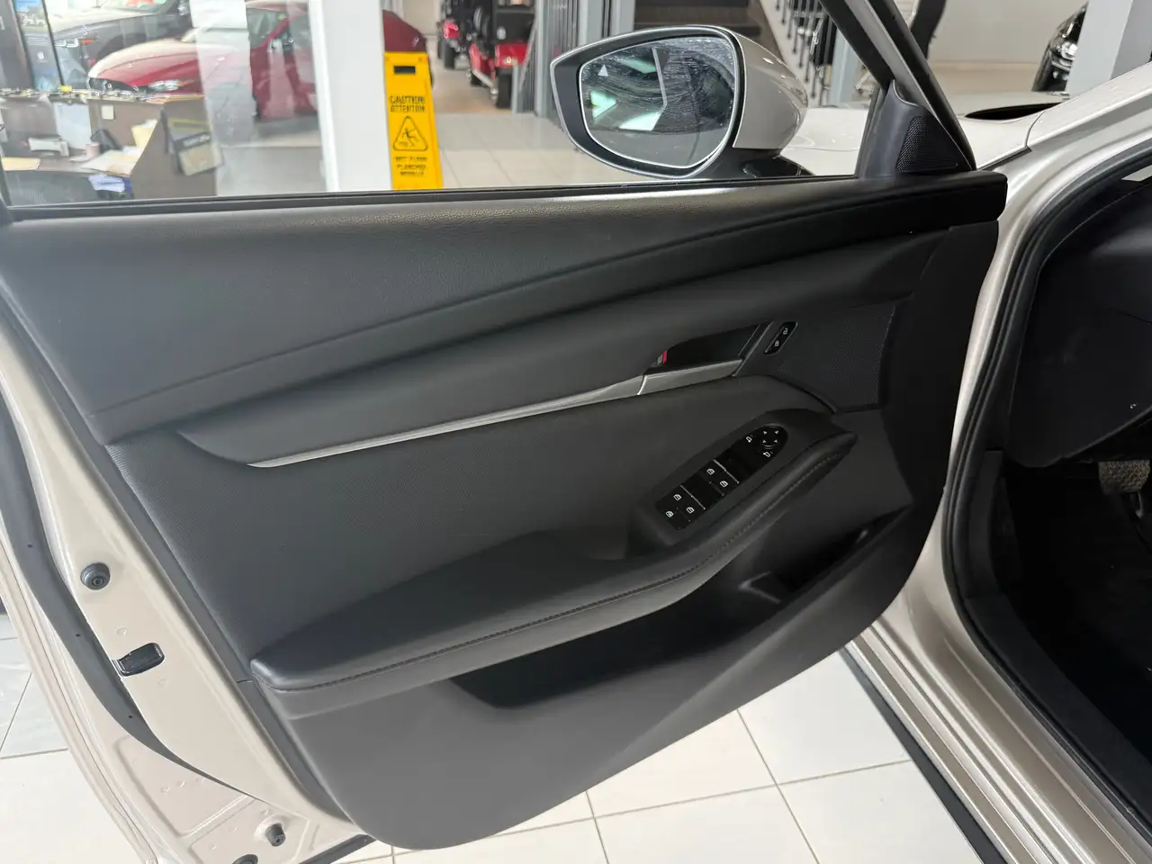 Mazda 3 снимка Mazda 3