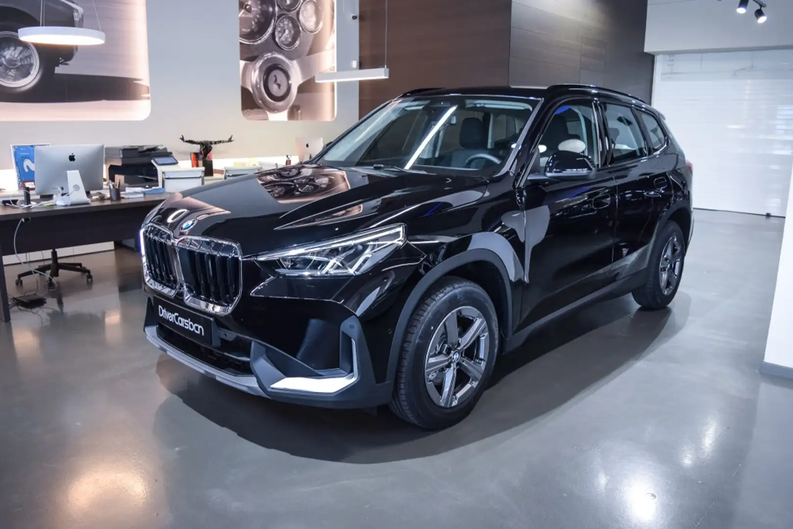 BMW X1 sDrive 18dA Schwarz - 2