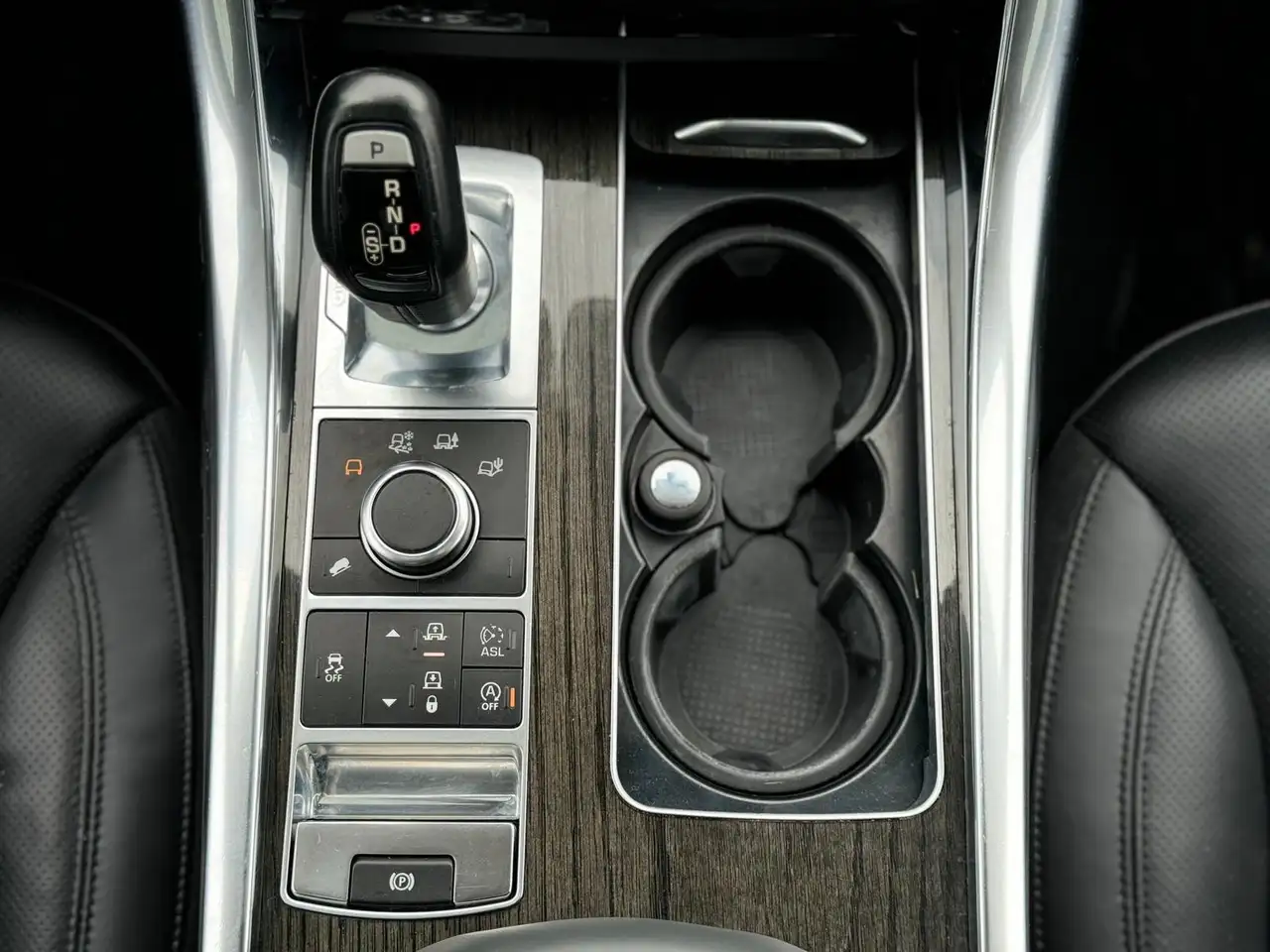 Land Rover Range Rover Sport снимка Land Rover Range Rover Sport