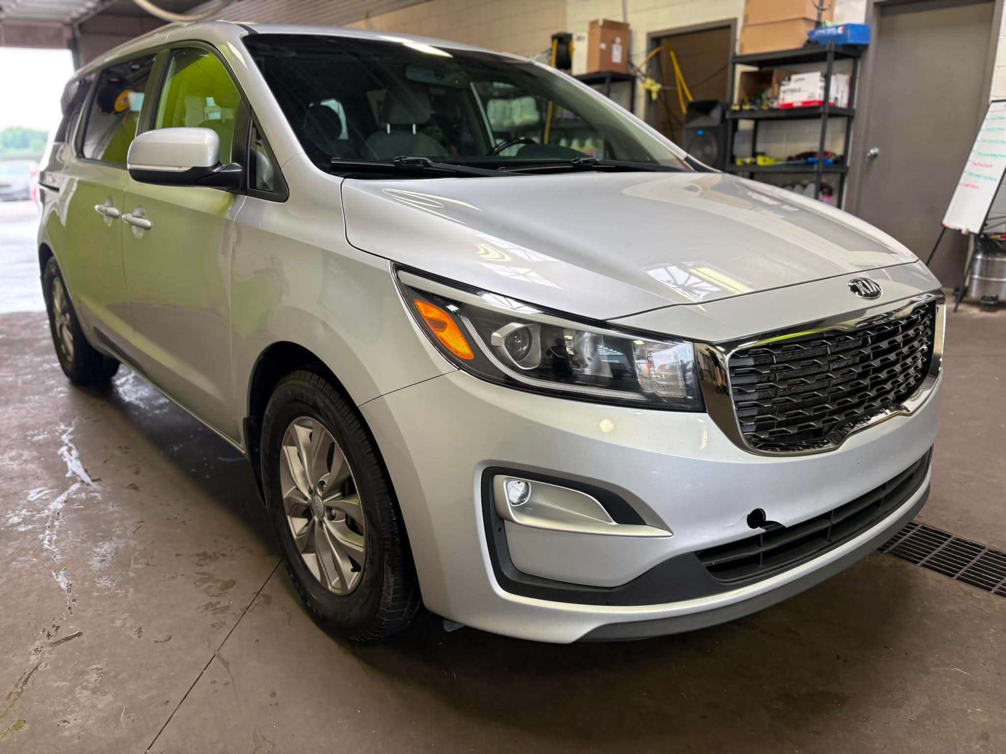 2021 Kia Sedona LX — photo 1