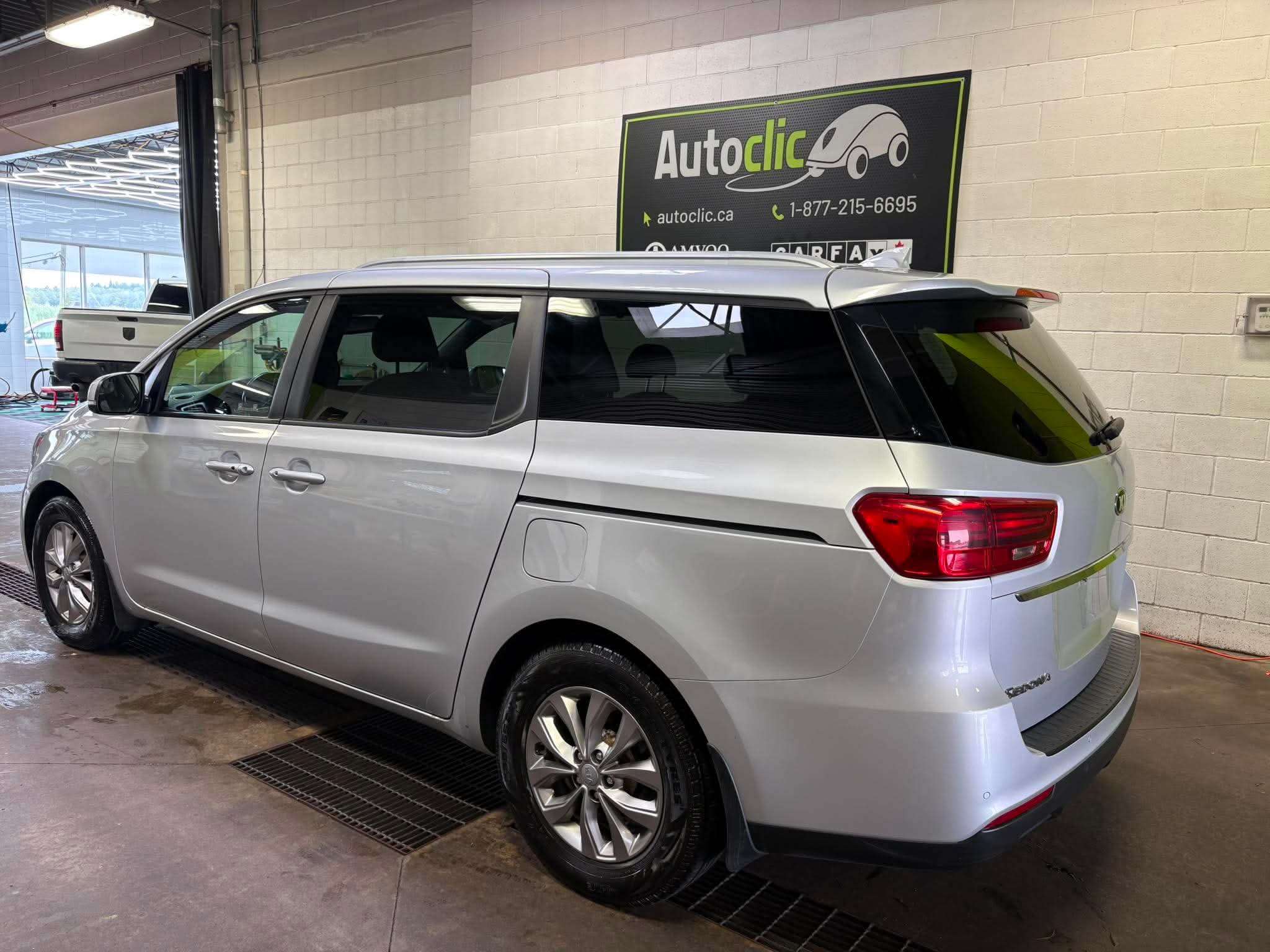 2021 Kia Sedona LX — photo 1