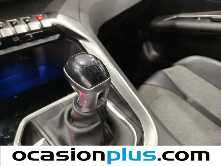 Peugeot 3008 1.2 S&S Pure Tech Allure 2019, foto 5