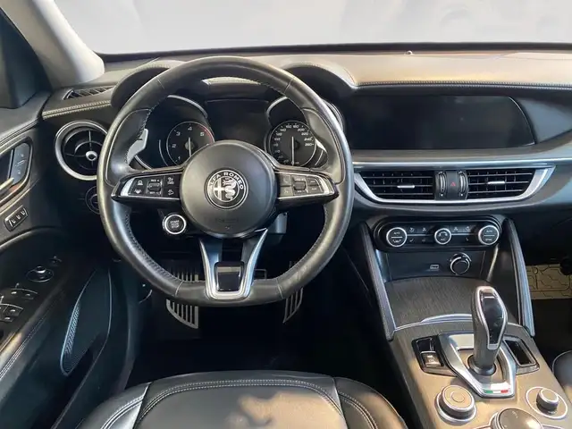 Alfa Romeo Stelvio view 23