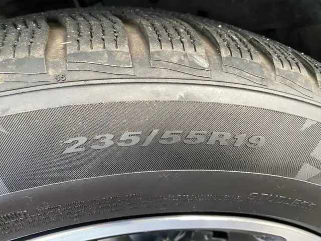 Alfa Romeo Stelvio view 22