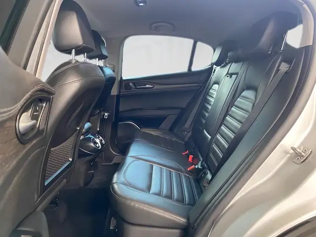 Alfa Romeo Stelvio view 8