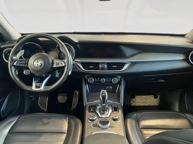 Alfa Romeo Stelvio view 6