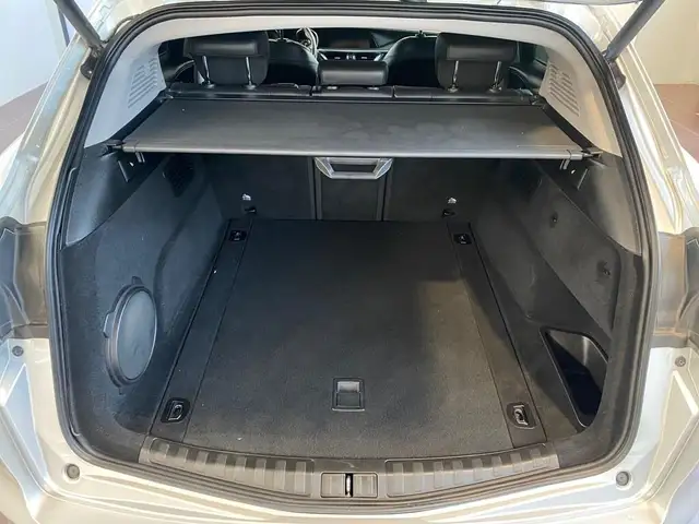 Alfa Romeo Stelvio view 9