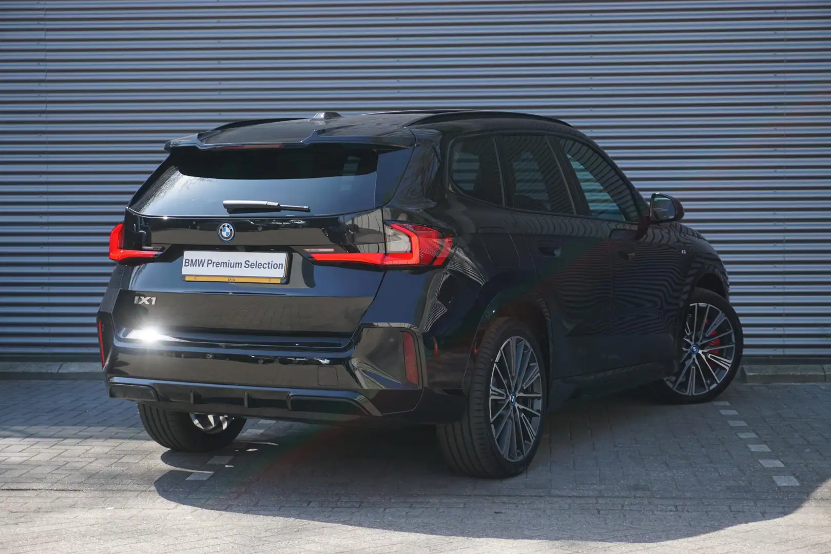 BMW iX1 xDrive30 M Sportpakket Pro | Premium Pack | Travel Noir - 2