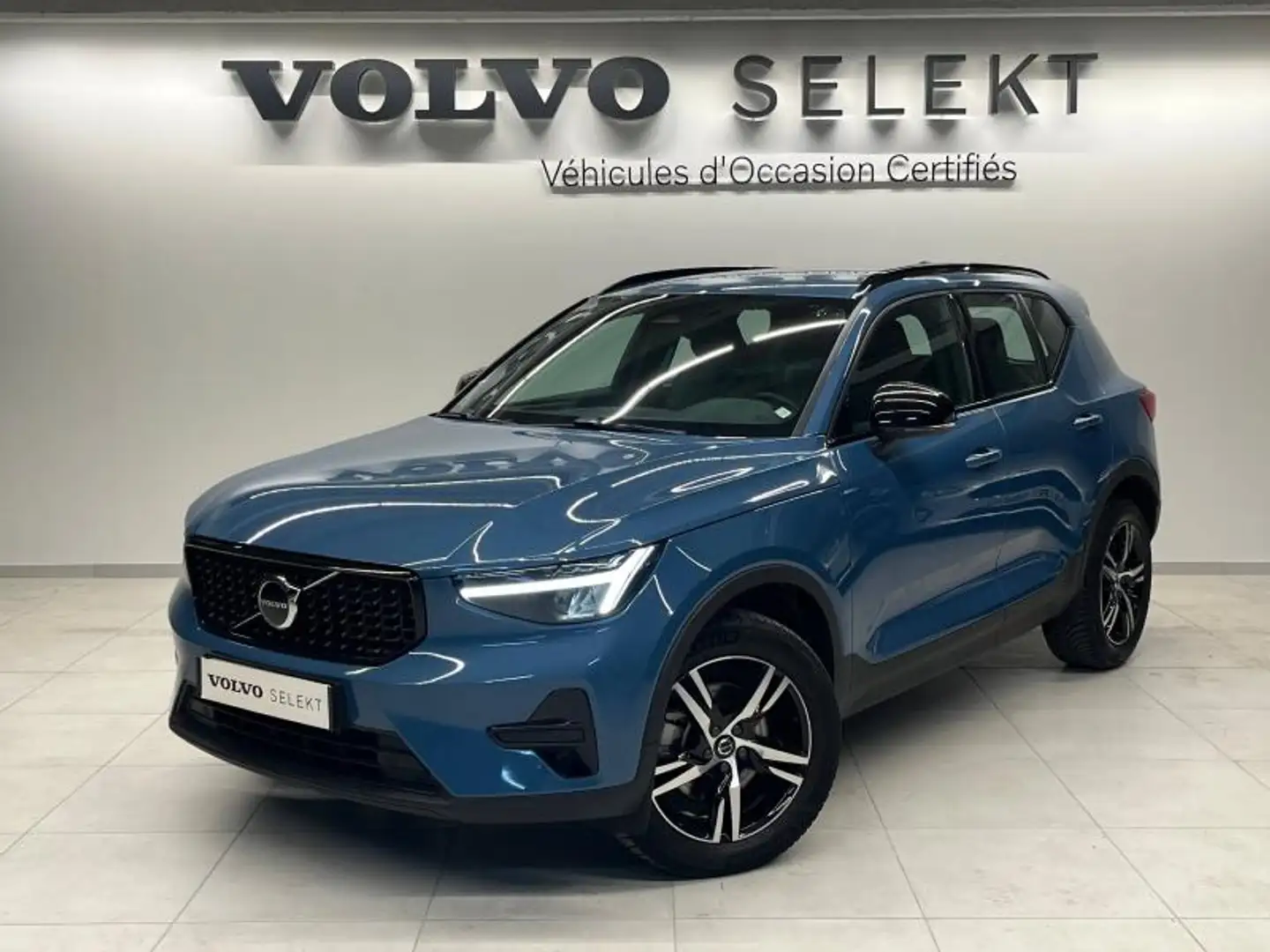 Volvo XC40 B3 163ch Plus DCT 7 Bleu - 1