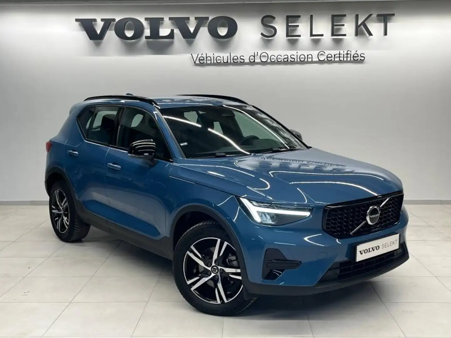 Volvo XC40 B3 163ch Plus DCT 7 Blau - 2