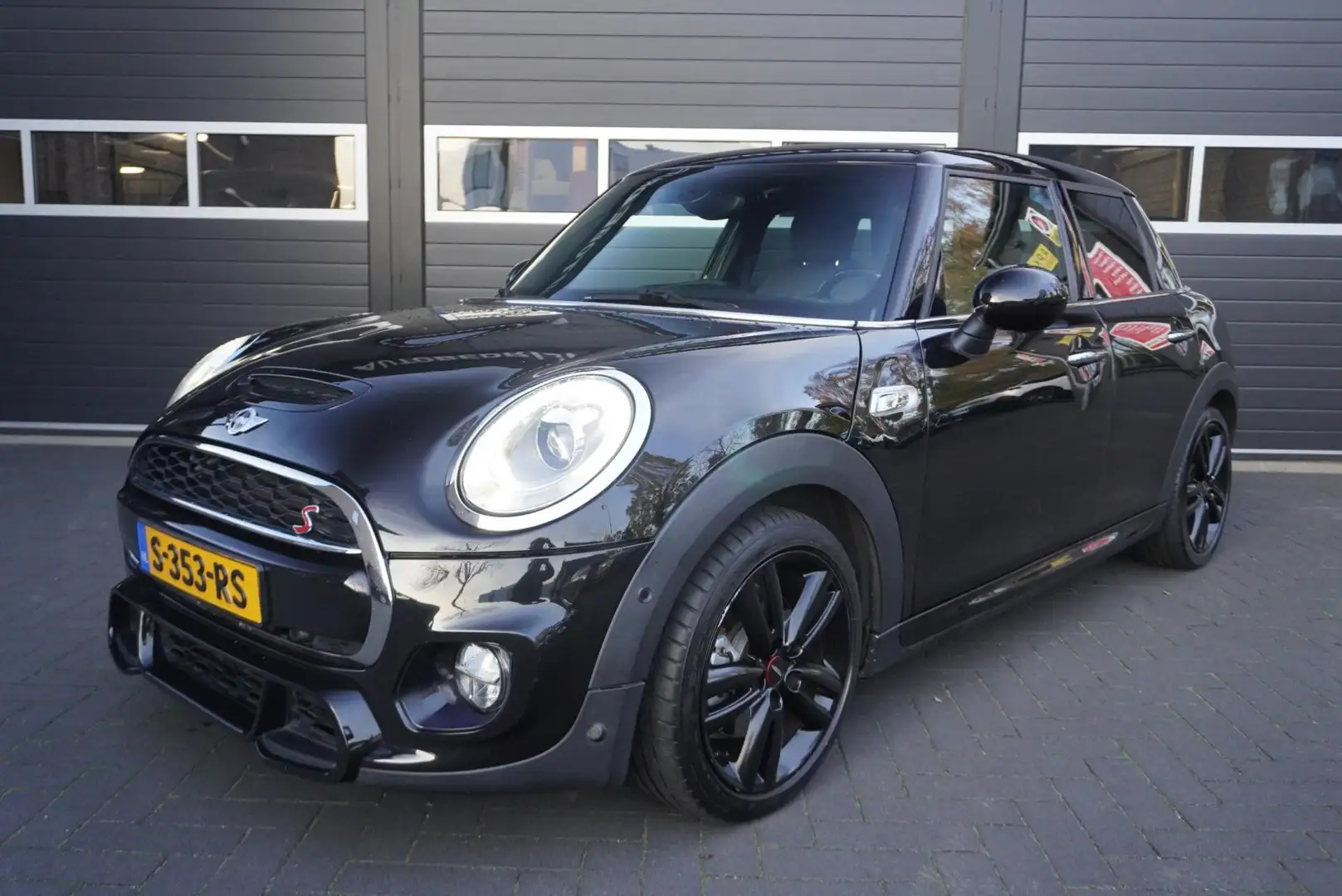 MINI Cooper S Mini 2.0 Chili Aut/JCW Chili pakket/Navi/CC/Airco/ Zwart - 1