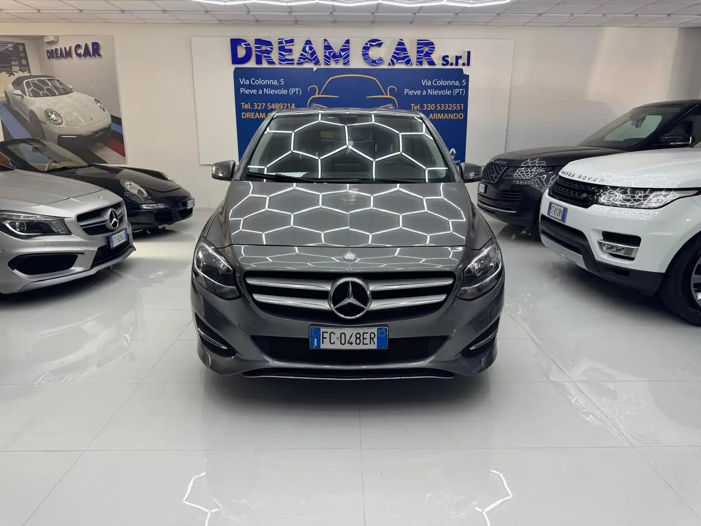 Mercedes-Benz B 180 B 180 d Automatic Premium Grijs - 2